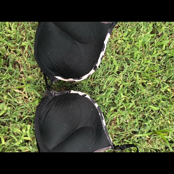 Victoria’s Secret Bombshell Bra 34C - Picture 4 of 6